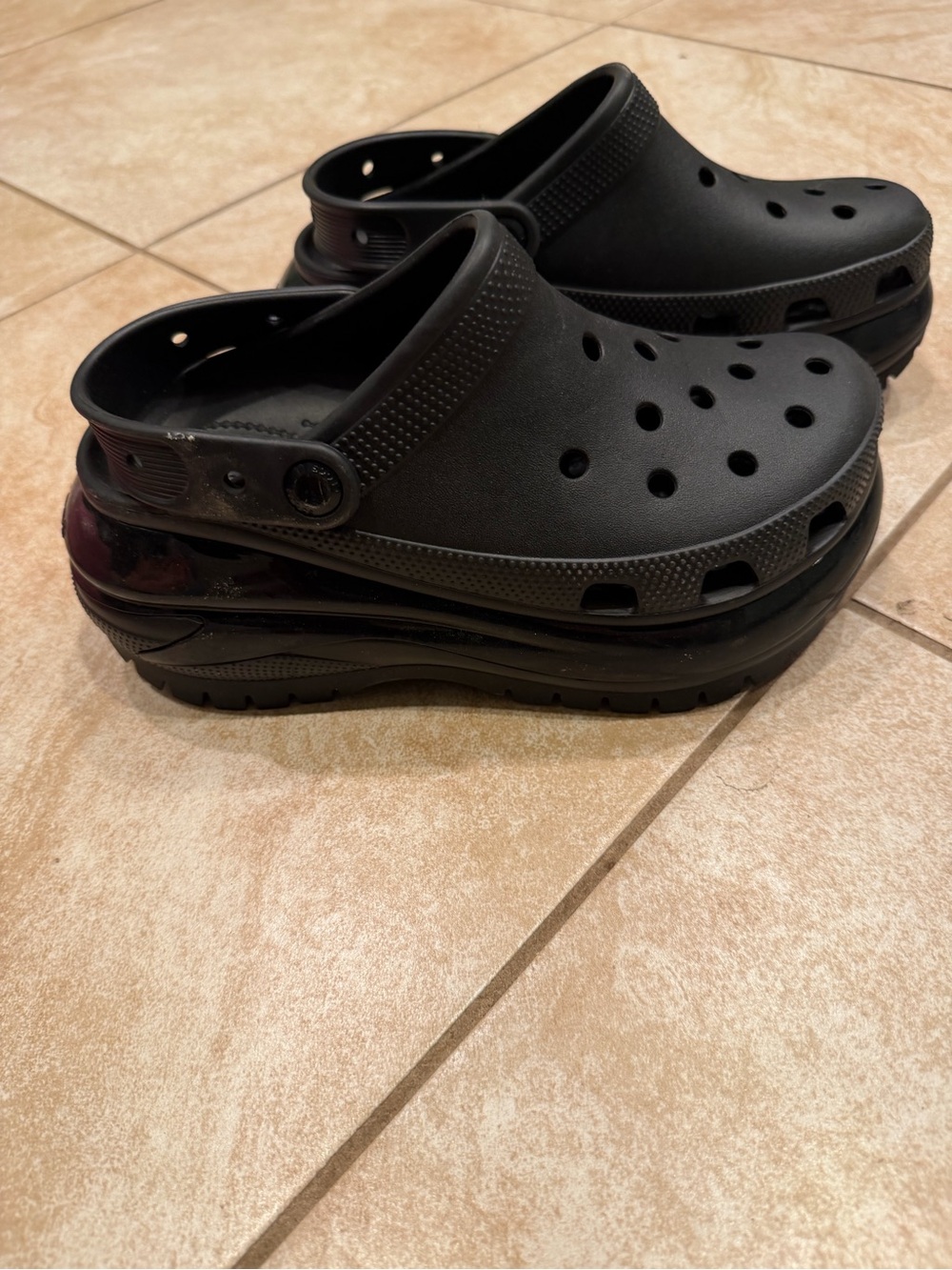 CROCS Classic Mega Crush Clog Platform Chunky Sandals in Black W7/M5